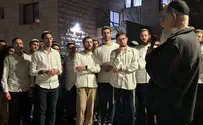 הדלקת נרות חנוכה בישיבת בית אל