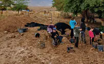 חופרים את האמה החשמונאית במבואות יריחו