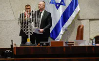 Свет ханукальных свечей озарил зал пленарных заседаний