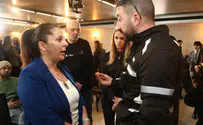 עורכת דין הפריעה לנאום - והוצאה באזיקים