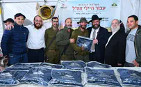 עשרות זוגות תפילין לחיילים בגבול עזה