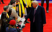Трамп снялся с выжившими в плену ХАМАС и возмутился