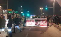 עשרות הפגינו: "להבדיל בין אוהב לאויב"