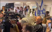 Радость, снятая на видео, у дома Агам Бергер