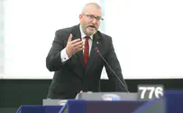 חבר פרלמנט ביזה את טקס הזיכרון לשואה