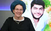לרגע המחבל היה מופתע אך התעשת וקרא לחבריו