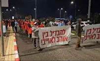 עשרות בצעדת מחאה מול משטרת אריאל