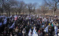 Thousands rally with hostage families in Central Park