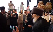 נדיר: האדמו"ר רקד בחתונת תלמיד ישיבת ההסדר