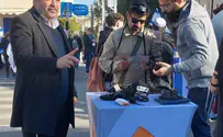 Thousands wrap tefillin in memory of the Bibas mother and sons