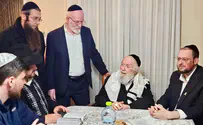 סשה טרופנוב בירך 'הגומל'; הרב פרץ בבכי