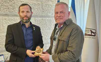"תומך מלא בריבונות ישראל כאן"