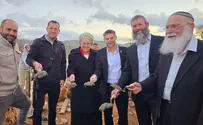 אבן פינה למתחם בתי כנסת ביישוב רחלים