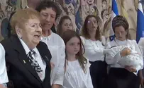צילום: ערוץ כנסת שורדת השואה ביקשה לעמוד לשירת התקווה