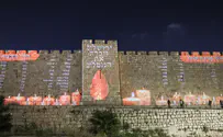 חומות העיר הוארו לזכר הנופלים