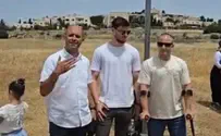 שורד השבי והחייל שנפצע הניפו דגל ישראל