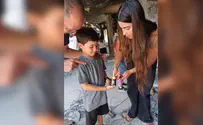 משפחת קלמנזון הדליקה נר ושרה "לו יהי"
