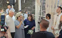 הוריו של הנופל ליוו חייל בודד לחופה