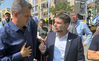 כשהשר סמוטריץ' עלה לדירה שנפגעה ברמת גן