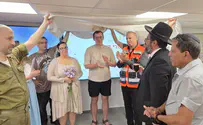 צפו: חתונה מרגשת בלב מרכז החירום