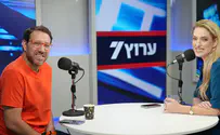 הדר מילר מארחת את יהודה שלזינגר