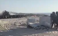 Gazans swarm aid truck, cheer the IDF