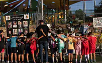 רביב כנר בשיר לזכר הילדים שנרצחו