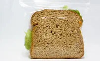 לרוץ אחריו עם הסנדויץ'?