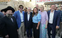 Governor Sanders visits Western Wall with Ambassador Huckabee