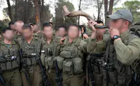Haredi soldiers end march for beret at Western Wall