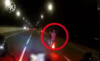 צפו: רוכב אופנוע השתולל ונעצר