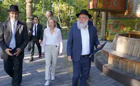 New US Ambassador visits Babi Yar with Chief Rabbi