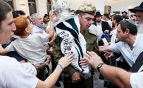 צילום: דוד וייל חייל תרם ספר תורה לע"נ מפקדו שנפל