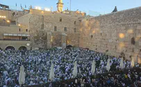 Тысячи человек на молитве Ошана-Раба у Западной Стены