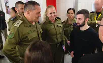 צילום: דובר צה"ל הרמטכ"ל נפגש עם מתן אנגרסט ואיתן הורן
