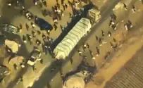 US footage shows: Hamas operatives loot humanitarian aid truck