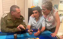 Начальник генштаба ЦАХАЛ обнял родителей Адара Голдина