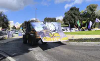 Gaza region residents 06:29 on tractor en route to the Knesset for protest display