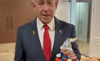 צילום: ללא קרדיט נתניהו פרסם סרטון ושלף בובת 'באגס באני'