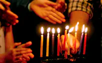 92% of secular Israelis light Hanukka candles