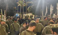 צילום: עמותת נצח יהודה משפחות חללי נצח יהודה והלוחמים הדליקו יחד נר ראשון של חנוכה במת"ק ארז