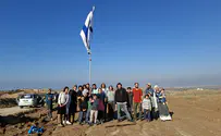 Civilian activists raise Israeli flag in Gaza