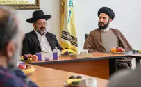 חכם חמאמי מרבני איראן לצד נציגי חיזבאללה