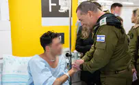 דובר צה"ל Начальник Генштаба навестил в больнице раненых бойцов