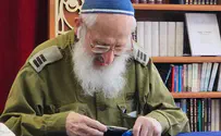 Rabbi Aviner enters Gaza to support troops