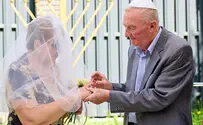 Following ceasefire, mass Jewish wedding held in Kyiv