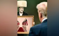 Lipa Schmeltzer sings moving tribute to Trump