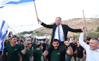 ללא קרדיט Ярива Левина подняли на плечи на конференции в Галилее