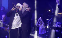 אלפים במופע של אברהם פריד ליד מערת המכפלה