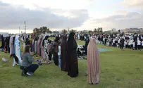 Gender-segregated Muslim prayer in Tel Aviv